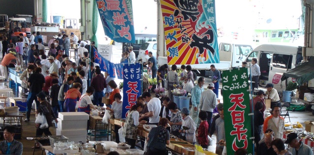 港あぶらつ朝市 観光にちなんの旅 日南市観光協会 港あぶらつ朝市 観光にちなんの旅 日南市観光協会