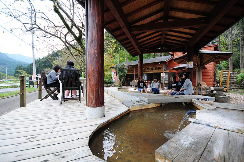 猪八重温泉足湯